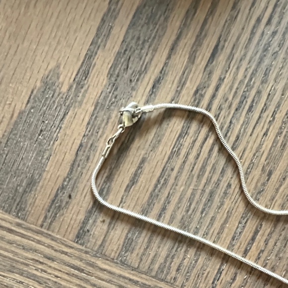 Chic Silver Necklace wire hand wrapped with Natural Stone Pendant - Picture 4 of 6